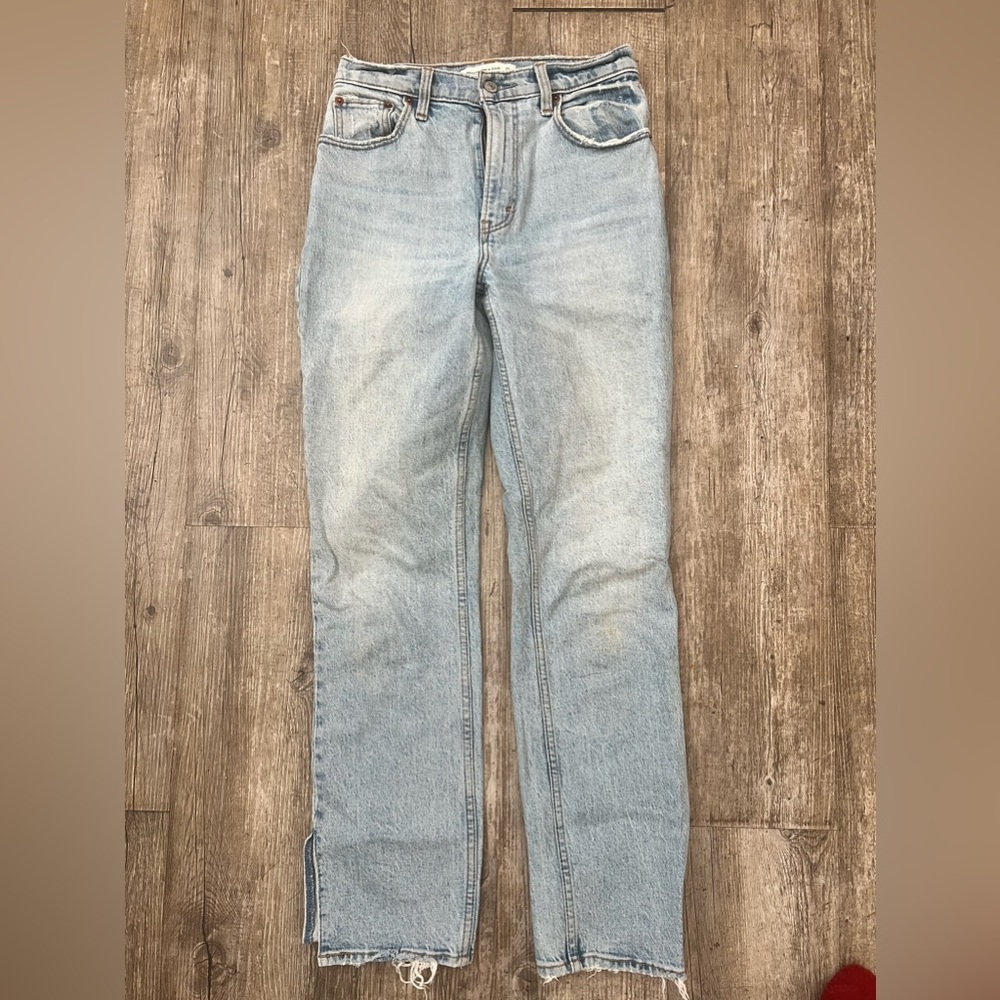 The 90s straight ultra high-rise cut off on bottom pant